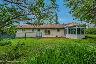 512 Thomas Dr, Dunmore, PA 18512 - photo 4