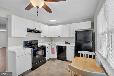 915 Silver Ct, Hamilton Square, NJ 08690 - photo 5