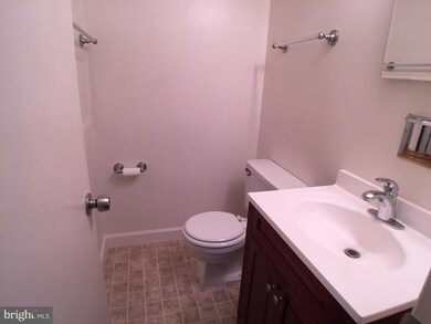 9527 Barcellona Ct, Fairfax, VA 22031 - photo 6