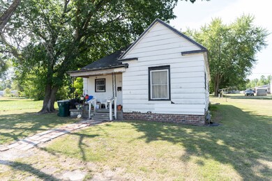 120 W Hinton Ave, Moberly, MO 65270 - photo 2