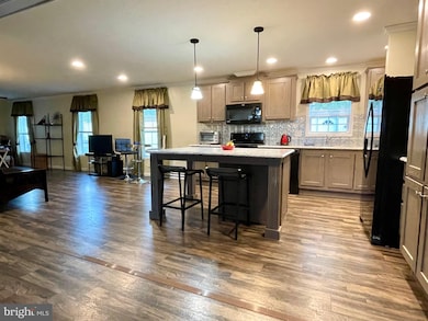 233 Hemlock Dr, Doylestown, PA 18901 - photo 4