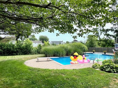 80 Udalia Ct, West Islip, NY 11795 - photo 4