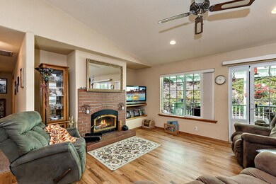 340 Honeycutt Dr, Grants Pass, OR 97526 - photo 3