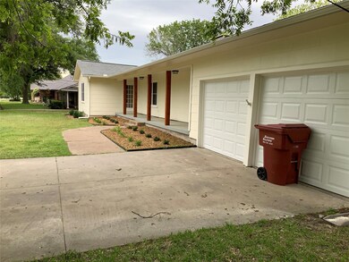 2009 Agnew St, Bonham, TX 75418 - photo 2