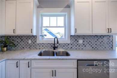 Modern Backsplash & Undermount Sink