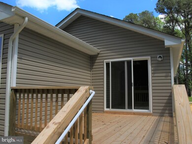 523 Circle Ln, Colonial Beach, VA 22443 - photo 2