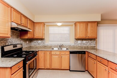 1402 Fieldside Ln, North Aurora, IL 60542 - photo 5