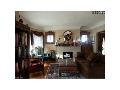 Bay Window, hardwood, GAS Fireplace, leaded glass windows.