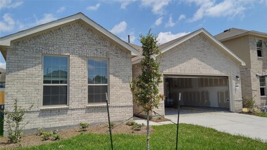 319 Paso Fino Dr, Alvin, TX 77511 - photo 2