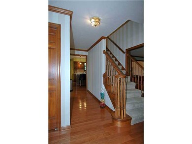 Entry/Foyer.