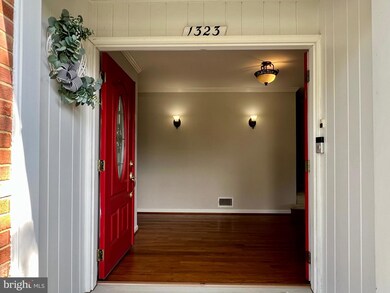 1323 Macbeth St, McLean, VA 22102 - photo 5