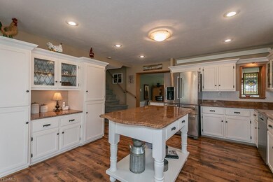 5261 E Maple Rd, Geneva, OH 44041 - photo 5