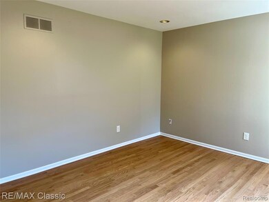 7663 Danbury Cir, West Bloomfield, MI 48322 - photo 4