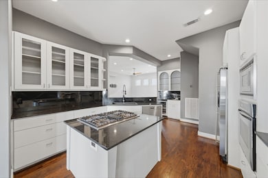 1628 Van Buren St, Houston, TX 77006 - photo 3