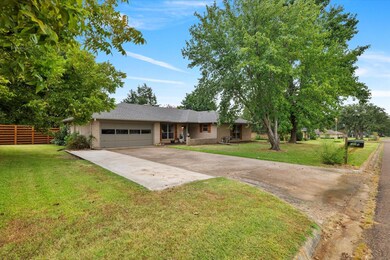 324 Spring Valley Dr, Denison, TX 75020 - photo 2