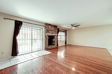10309 Briar Forest Dr unit 33, Houston, TX 77042 - photo 4