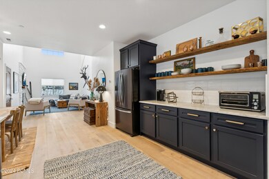 1115 455 W Midway_HDR005