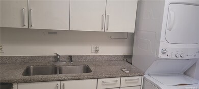 Granite Counter Top with Apt Washer Dryer
