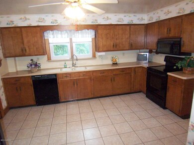 974 W 3rd St, Lock Haven, PA 17745 - photo 4