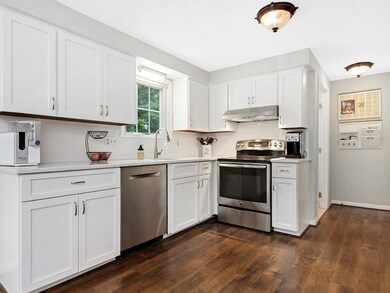 82 Circle Dr, Waltham, MA 02452 - photo 4