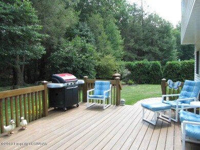 242 Sutherland Dr, Mountain Top, PA 18707 - photo 5