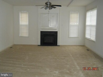 8640 Queensway Ct, White Plains, MD 20695 - photo 7