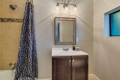 4 Master bathroom