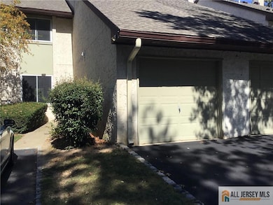 95 Thoreau Dr, Plainsboro, NJ 08536 - photo 3