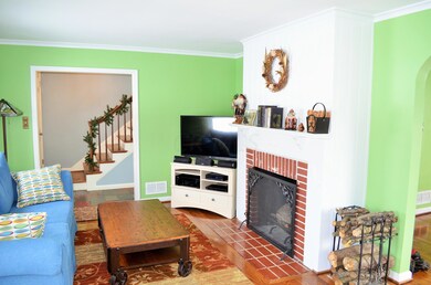 Living Room 1/2