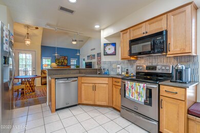 216 E Horizon Cir unit 102, Tucson, AZ 85737 - photo 5