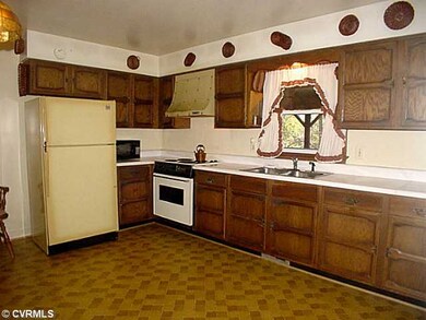 Kitchen - Large eat-in kitchen.