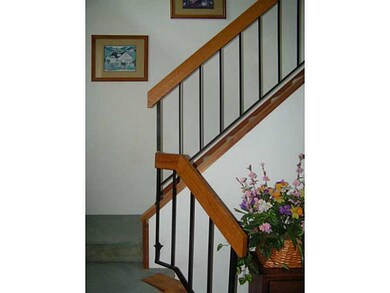 Entry/Foyer.