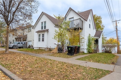 708 Jones St unit 1 & 1/2, Eau Claire, WI 54701 - photo 3