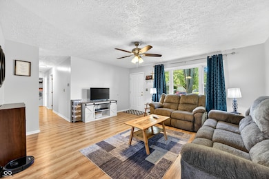 656 Berkshire Dr, Seymour, IN 47274 - photo 4