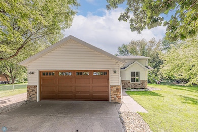 7622 Shadow Ln, Horace, ND 58047 - photo 3