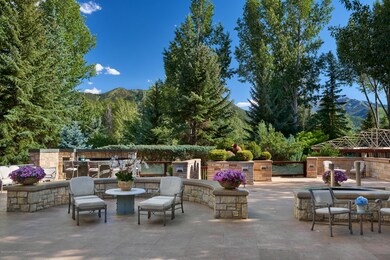 Fabulous & Spacious Entertaining Area 2