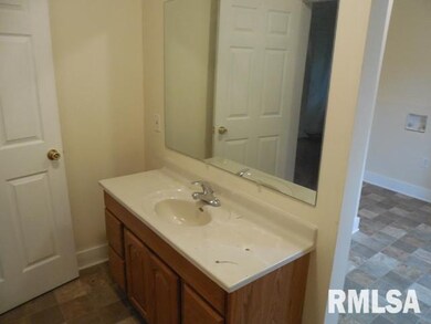 1512 W 4th St, Davenport, IA 52802 - photo 6