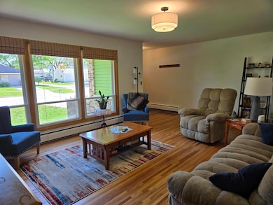 316 6th St E, Cresco, IA 52136 - photo 3