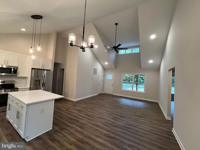 633 Shorewood Dr, Colonial Beach, VA 22443 - photo 2