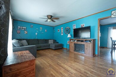3116 SW Sena Dr, Topeka, KS 66604 - photo 3