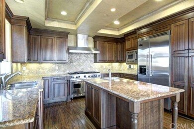 All appliances are Viking.