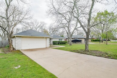 4511 Cimmaron Trail, Granbury, TX 76049 - photo 2