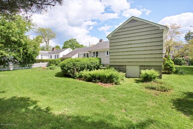 83 Lockwood Rd Greenwich CT-large-007-8-