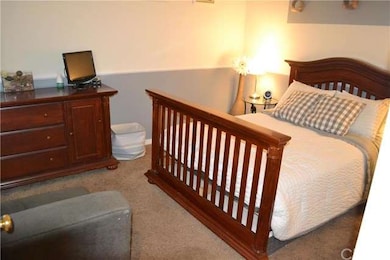 Private downstairs bedroom, Great for Mom :)