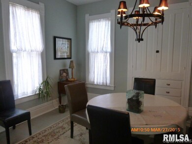 181 W Springfield St, Virginia, IL 62691 - photo 5