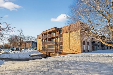 4207 Lakeside Ave N unit 137, Brooklyn Center, MN 55429 - photo 2