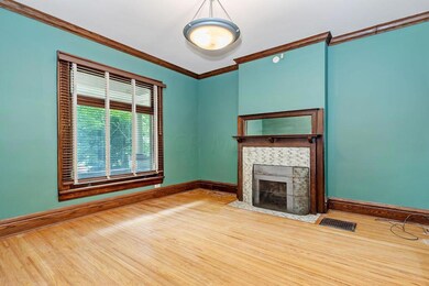 2-LivingRoom