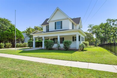 1320 S Lindsay St, Gainesville, TX 76240 - photo 3