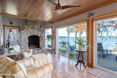 810 Madam Moores Lane