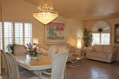 Living Rom / Dining Room